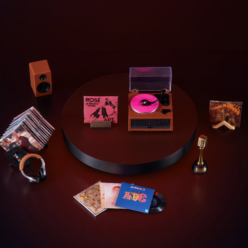 Zestaw Mini Brands Vinyl Działający Prawdziwy Gramofon Figurka i Płyta Winylowa + Kula Niespodzianka Akcesoria Minis 3+